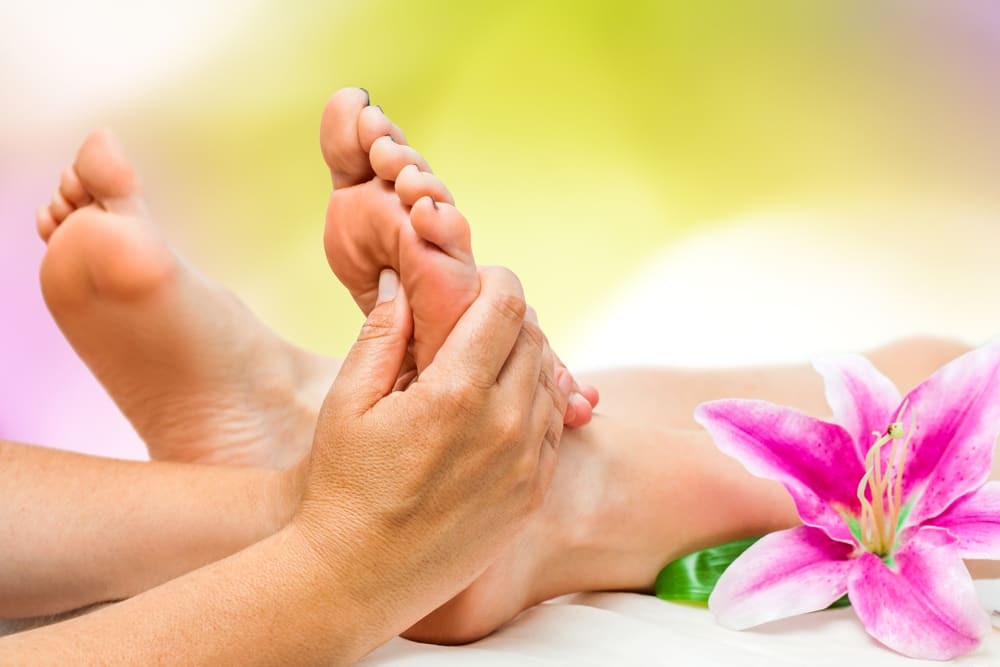 Foot Reflexology Massage Vs  Foot Massage